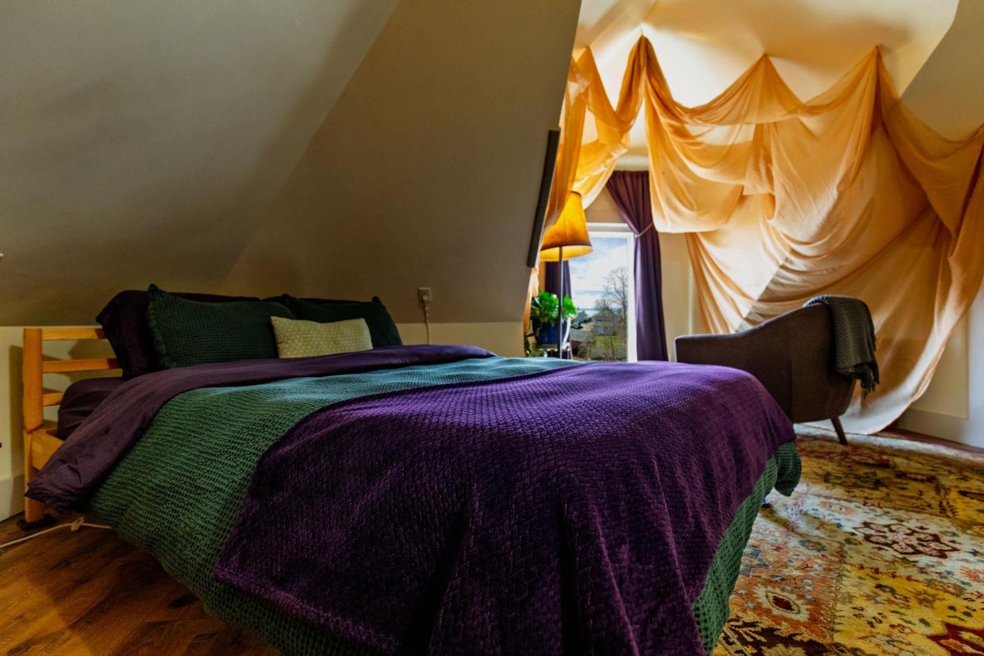Centrally Located With Lake Views Burlington Exteriör bild