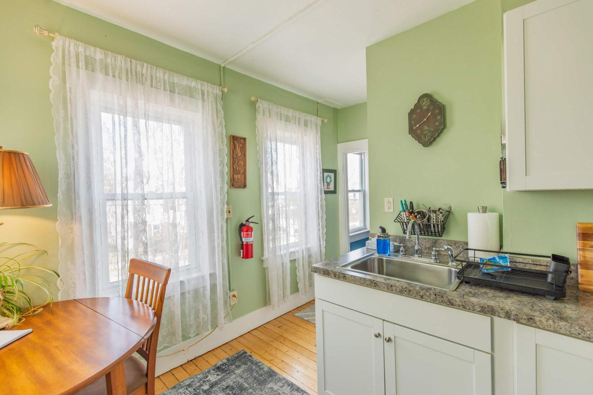 Centrally Located With Lake Views Burlington Exteriör bild